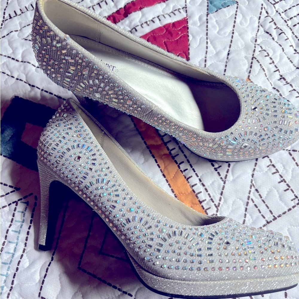 NEW - Elegant Silver Rhinestone Women's Heels